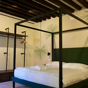 Qn , Venezia Italia
